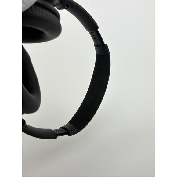 Bose Wireless Over-Ear Headphones - Black - Picture 6 of 12